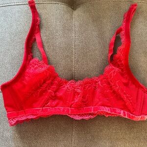 Victoria’s Secret red shelf bra sz M